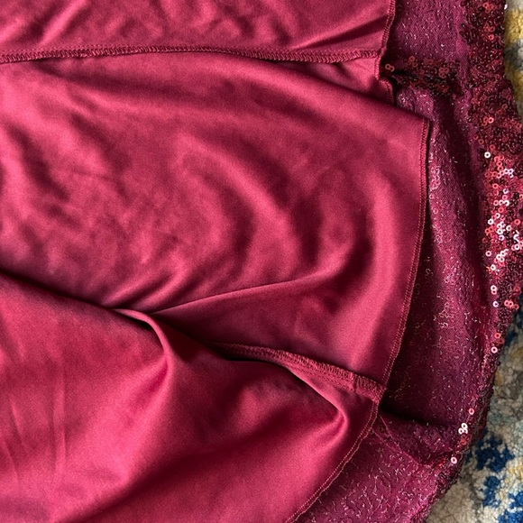 ✨ NWT B. Smart Burgundy Sequin Formal Gown – Junior’s Size 9/10 ✨ - Picture 9 of 10